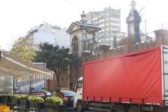 IMG_7253-traffic-in-front-of-recoleta-cemetery